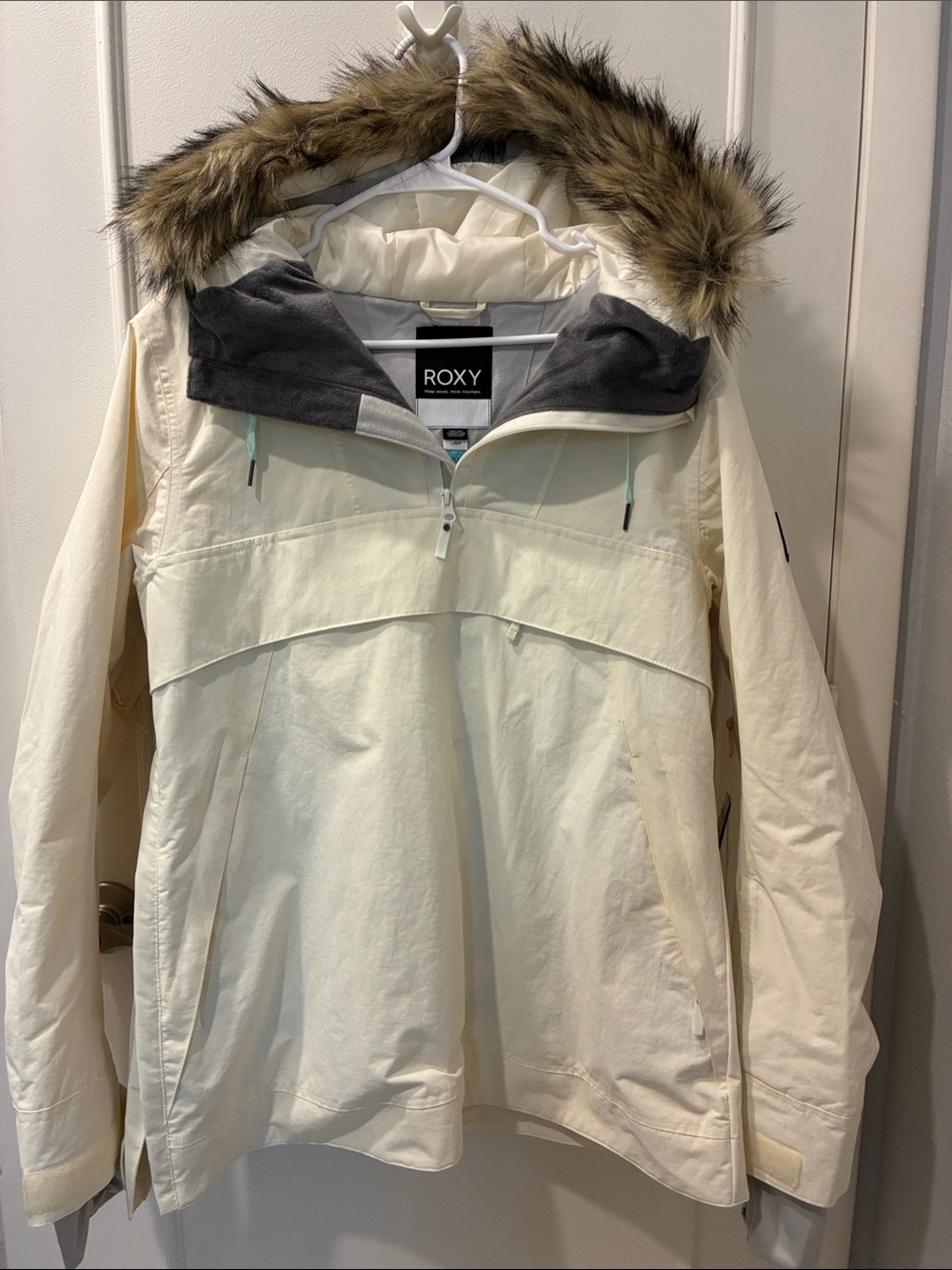 NWT Roxy Women's Cream Anorak with Faux-Fur Hood Trim